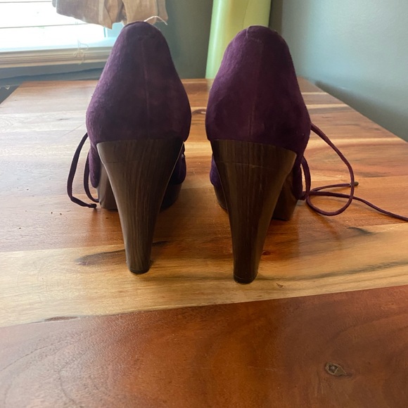 Purple lace up Jessica Simpson heels - Picture 2 of 3